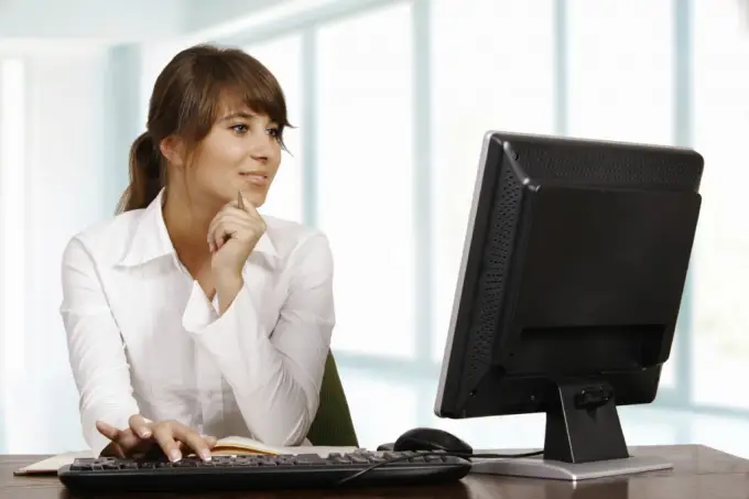 Trabajo prolongado frente a pantallas de computadora